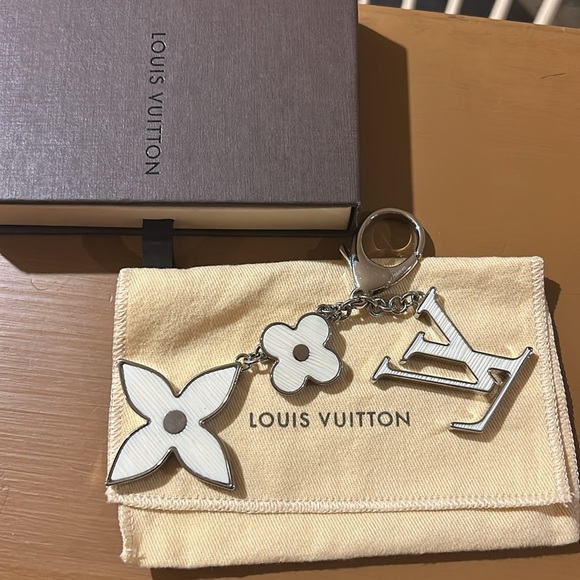 Louis Vuitton Fleur d’ Epi Bag Charm Resin Brass. Nearly New Certified Authentic - Picture 2 of 11